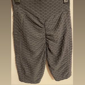 NWOT Gray honey comb biker shorts